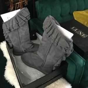 Australia Luxe US 10 / 11 Chapel Tall Ruffle Boots